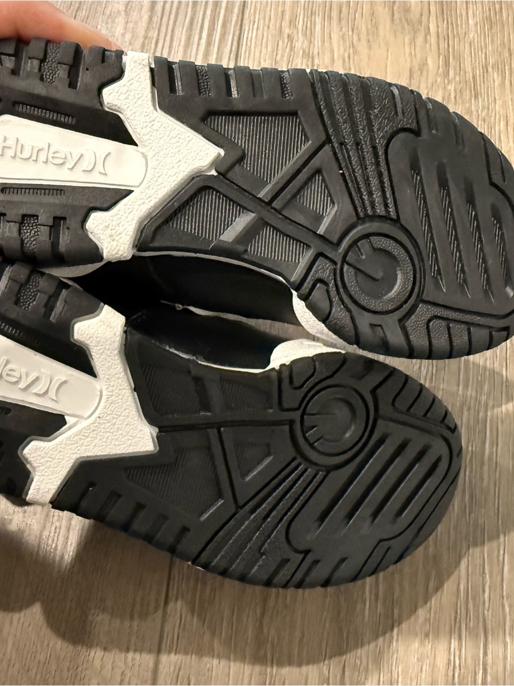 NWT Hurley Kids Black and White Lace-Up Sneakers - Picture 5 of 5